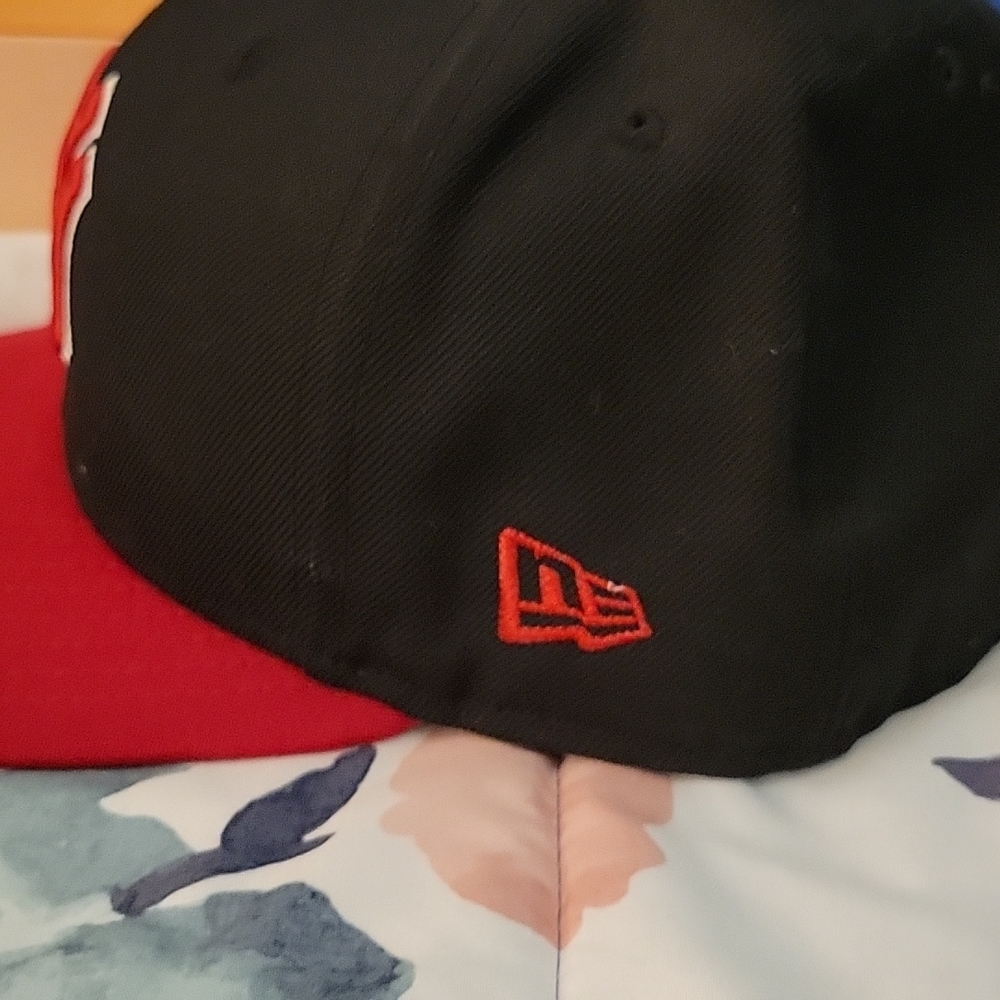 Fitted hat - Picture 3 of 3
